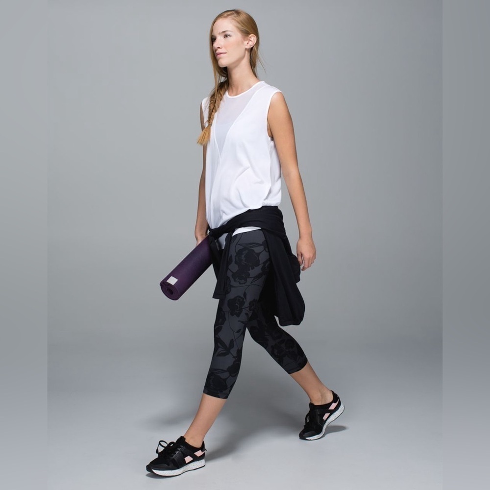 Lululemon Wunder Under Crop II *Full-On Luxtreme - Size 2 - Picture 4 of 10